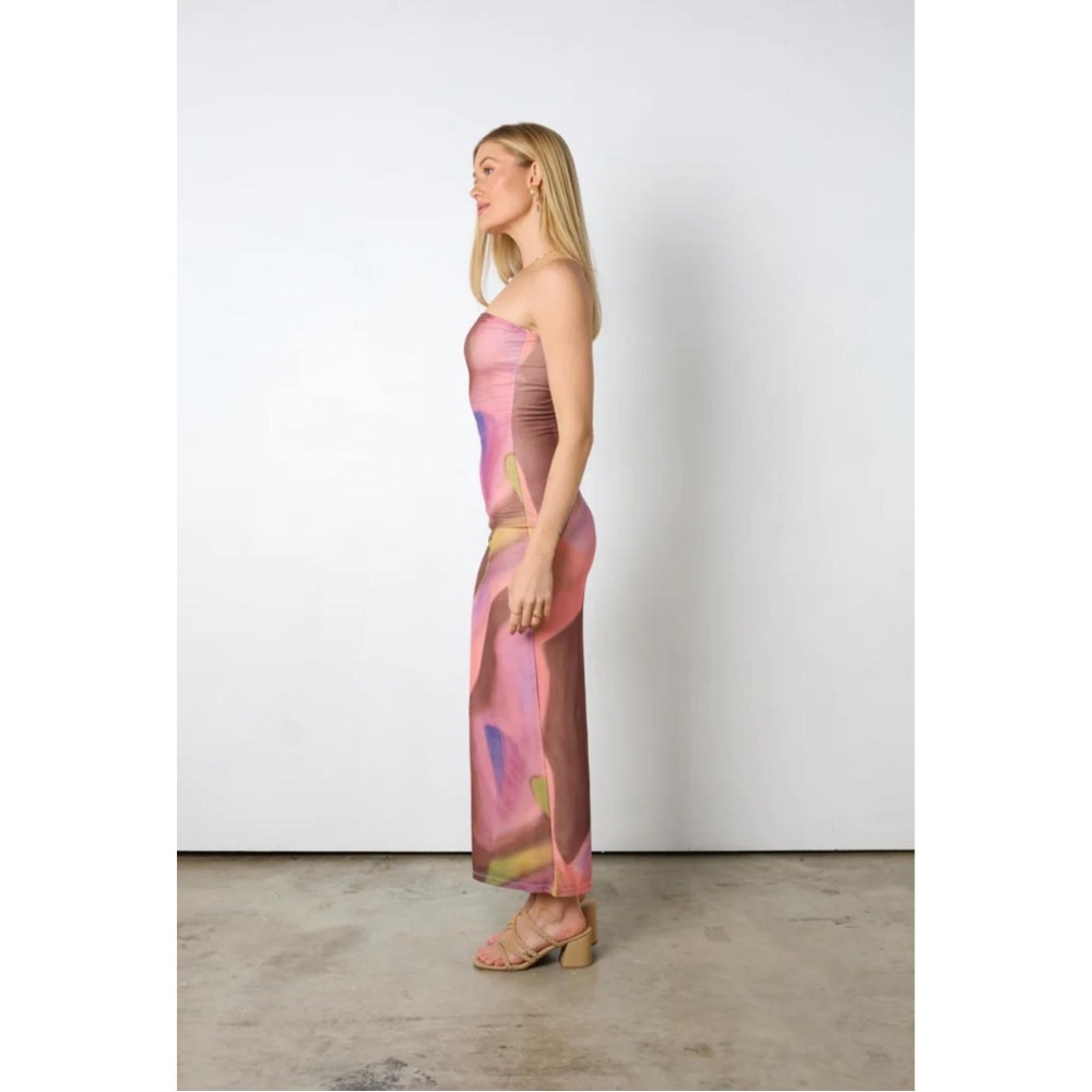 Vestique | Optical Illusion Dress - Picture 2 of 3